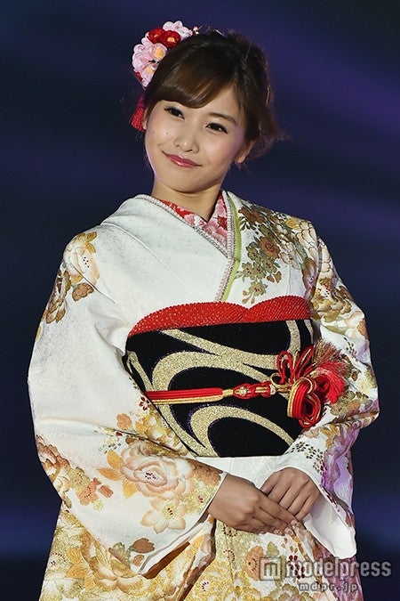 佐野ひなこの上品な着物姿に会場うっとり 初出演で華やかオーラ放つ＜GirlsAward 2015 A／W＞