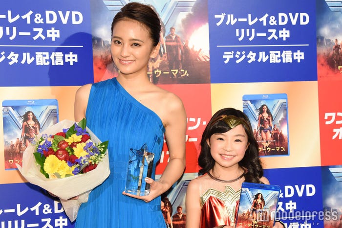 岡田結実、新井美羽 (C)モデルプレス