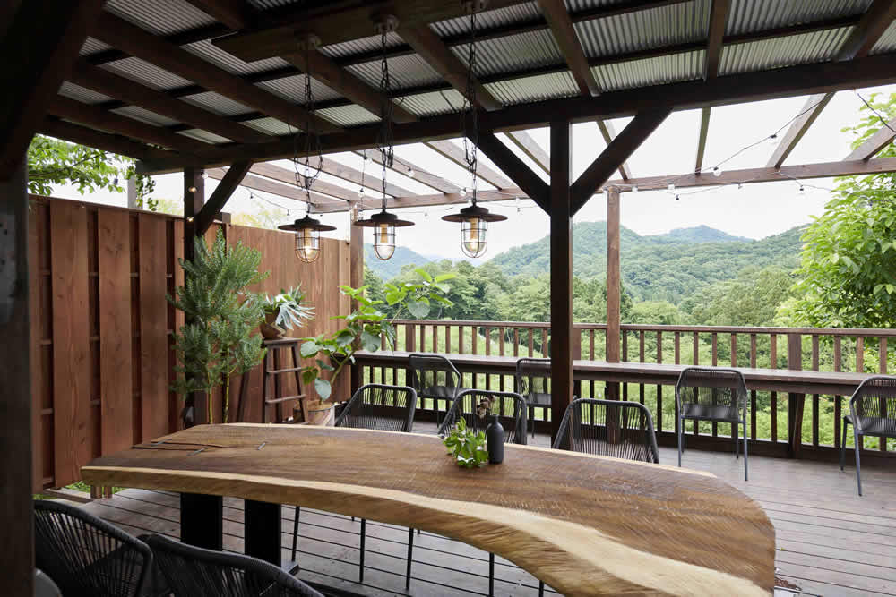 パノラマビューのデッキ／画像提供：日比谷花壇