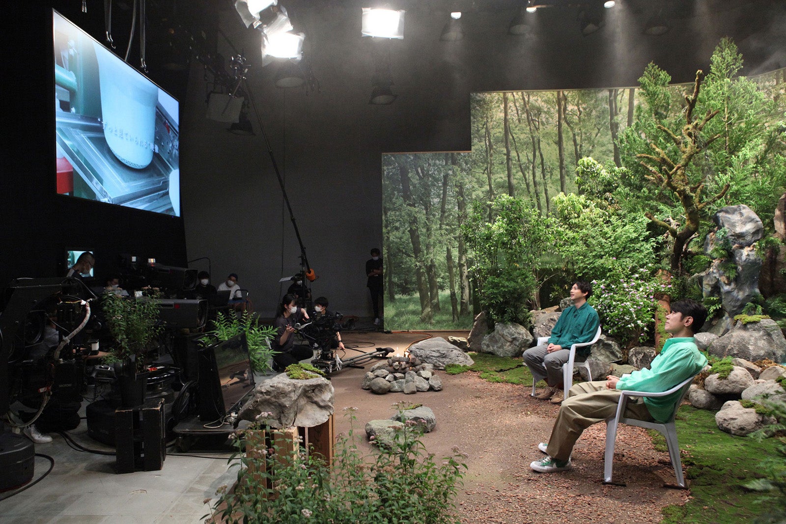 （奥から）山田裕貴、原田泰造（C）フジテレビ