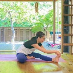 食欲不振や夏バテが始まる前に!体調を整えるとされるヨガポーズ