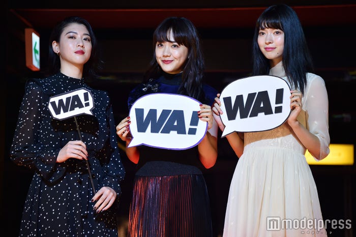 左から:三吉彩花、松井愛莉、八木アリサ(C)モデルプレス