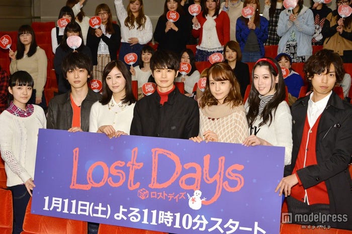 ドラマ「ロストデイズ」キャスト陣(左から:小島藤子、吉沢亮、石橋杏奈、瀬戸康史、トリンドル玲奈、三吉彩花、桐山漣)