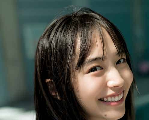 井桁弘恵、鮮烈グラビア披露でオトナな魅力 水着姿も