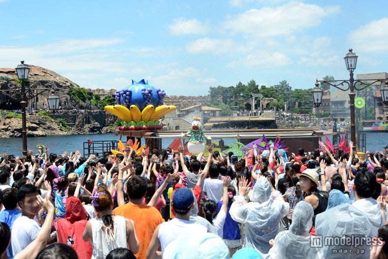 一緒に踊って盛り上がる