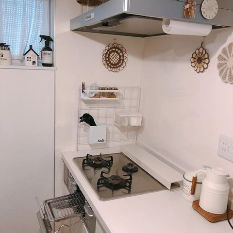 100均のワイヤーネットでできるキッチン収納術 狭い空間でも便利にしよう モデルプレス