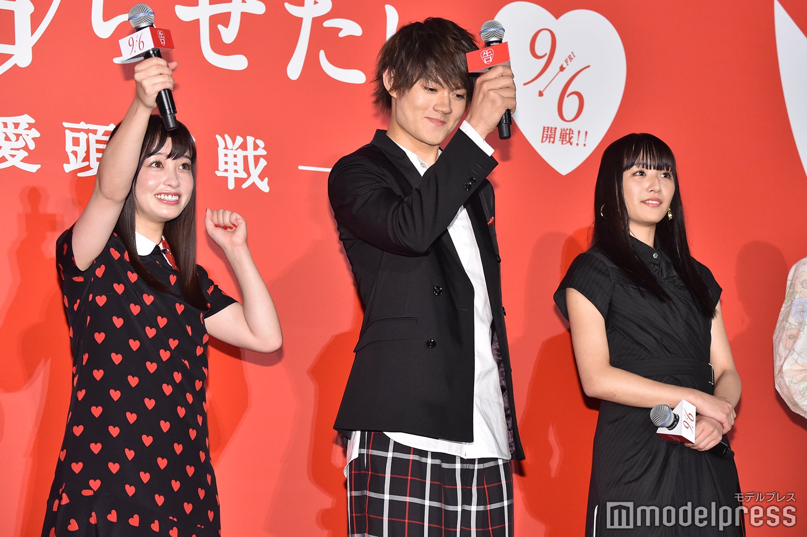 橋本環奈、佐野勇斗、浅川梨奈（C）モデルプレス