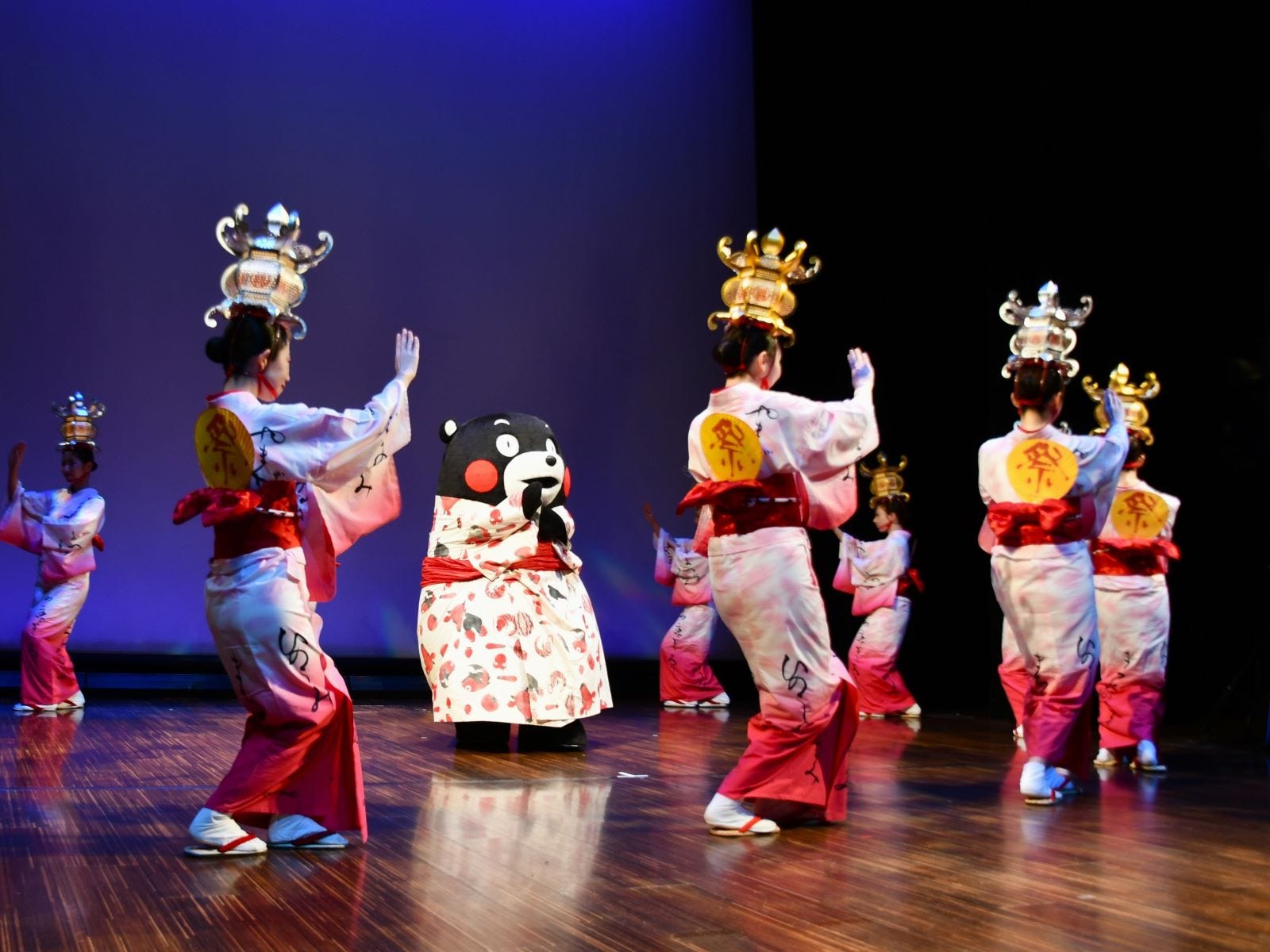 華麗に踊る＝9月14日、千葉県成田市