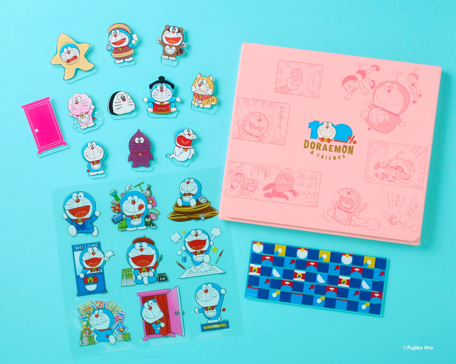 プレミア特典付きチケット（3,000セット限定）特典：全10種のアクリルバッジが付属する、特別感あふれる豪華セット／提供写真