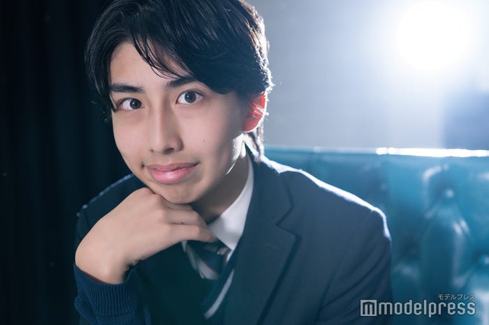 モデルプレスのインタビューに応じた丸山玲央くん(C)モデルプレス