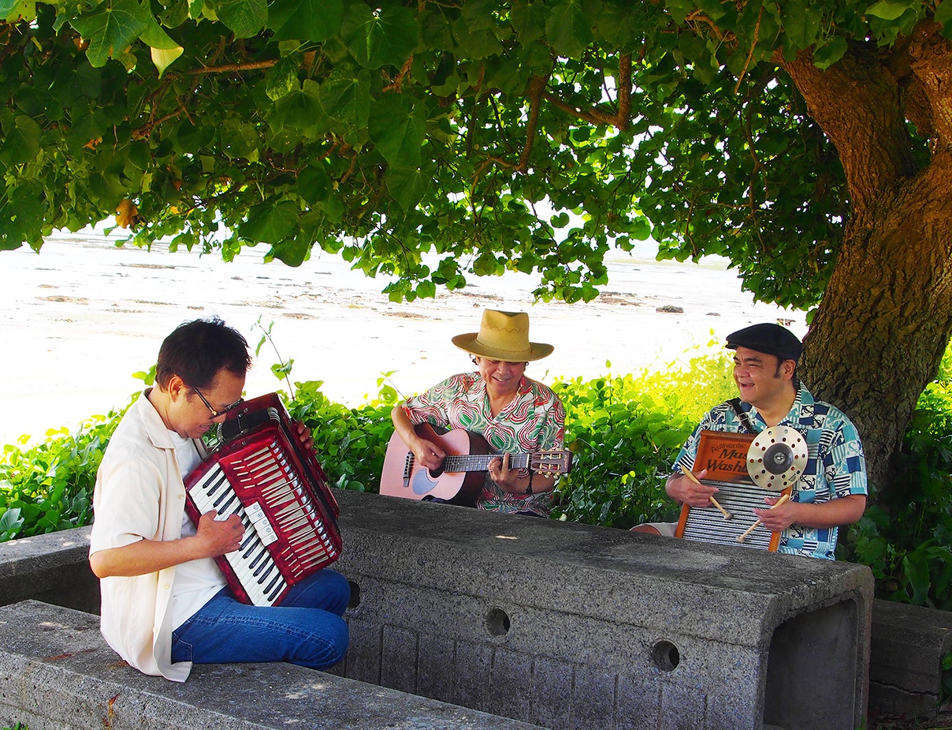 BEGIN（提供写真）