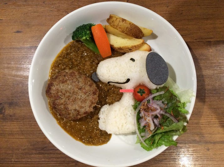 スヌーピーのコラボカフェが札幌にオープン 可愛いカレーやスイーツに目移り