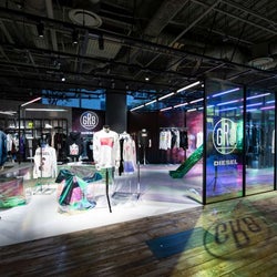 「ディーゼル」×「GR8」がコラボ 8組のデザイナー・アーティストがデザイン