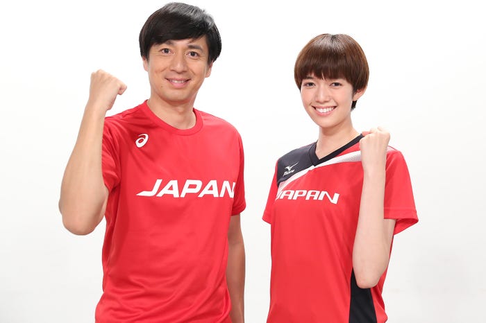 (左から)徳井義実・佐藤栞里(C)日本テレビ