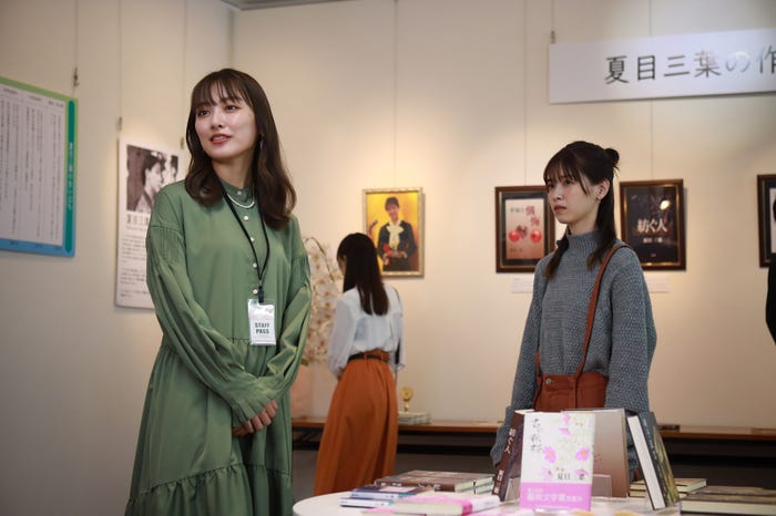 内田理央、西野七瀬/「言霊荘」第8話より(C)テレビ朝日