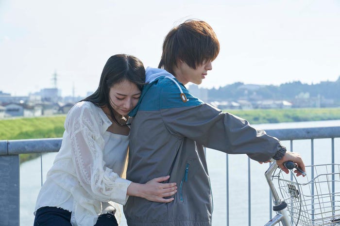 北野日奈子、荒木飛羽「少年のアビス」第4話より(C)峰浪りょう・集英社/「少年のアビス」製作委員会・MBS