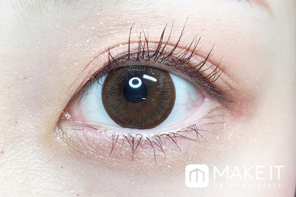 アイライン…ヴィセ「ジェミィリッチアイズ」“PK-2”パレット左下使用 、マスカラ…マジョリカマジョルカ「ラッシュエキスパンダーエッジマイスターF」BR666使用 (C)メイクイット