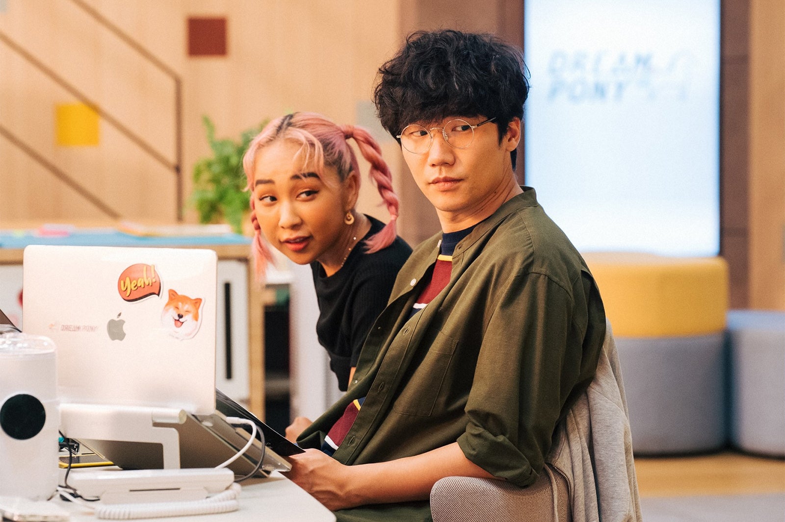 青山テルマ、前原滉／「ユニコーンに乗って」第7話より（C）TBS