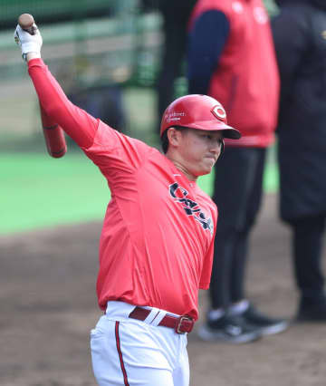 広島・佐々木が「いいね」 期待の2年目に新井監督「振る力がついている」モンテロも「しっかり練習してきたな」