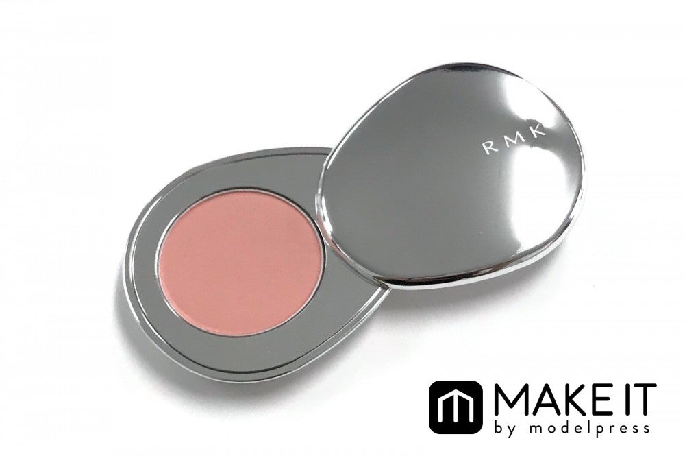 RMK／ストーンブロッサム ブラッシュ／02 カメオピーチ／3,200円（税抜） (C)メイクイット