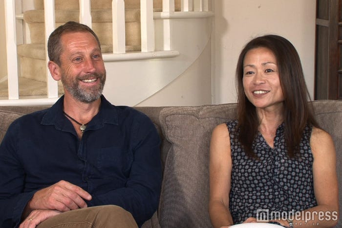 メルボルンの日本人妻・ユキさんと夫チャールズさん/画像提供:毎日放送