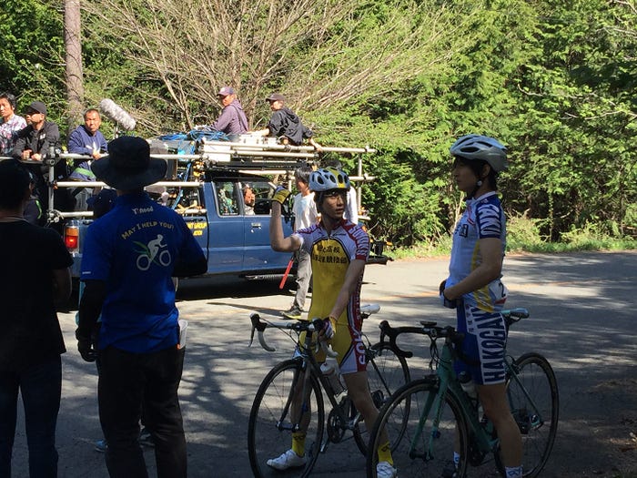 クランクインの様子(C)渡辺航(週刊少年チャンピオン)2008/スカパー!・東宝・舞台「弱虫ペダル」製作委員会