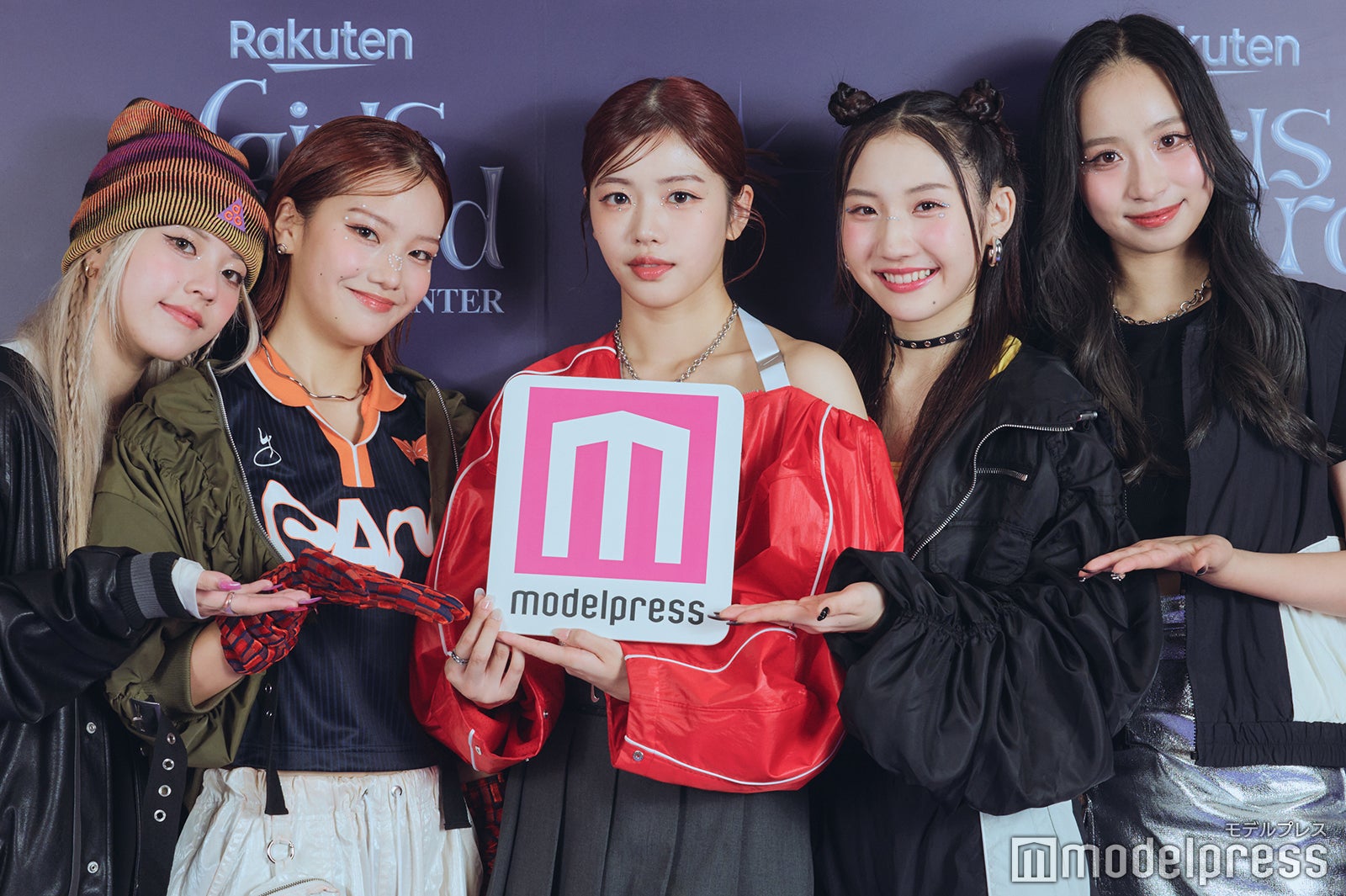 UN1CON（左から）マナミ、ジョア、アカリ、ココロ、ナレ（C）モデルプレス