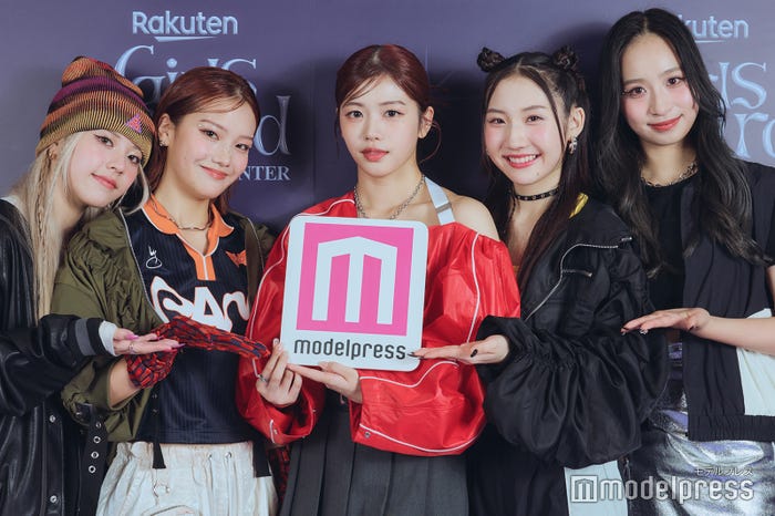 UN1CON(左から)マナミ、ジョア、アカリ、ココロ、ナレ(C)モデルプレス