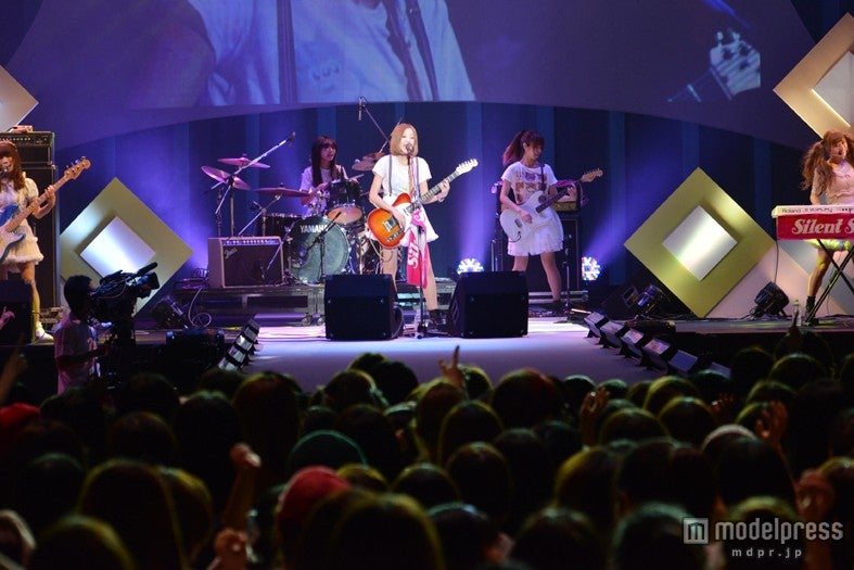 「mer fes」にてライブパフォーマンスを行ったSilent Siren