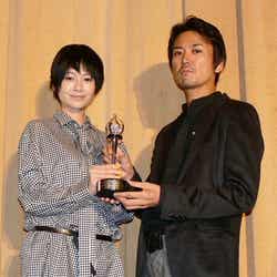 左から:真木よう子、大西信満