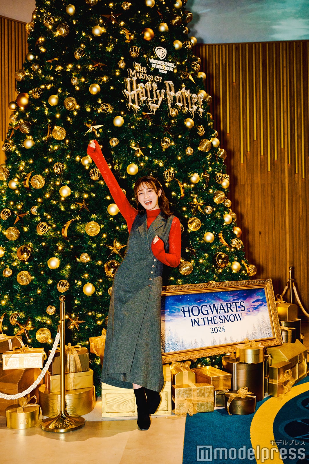 巨大ツリーを前にレッツゴー！（C）モデルプレス