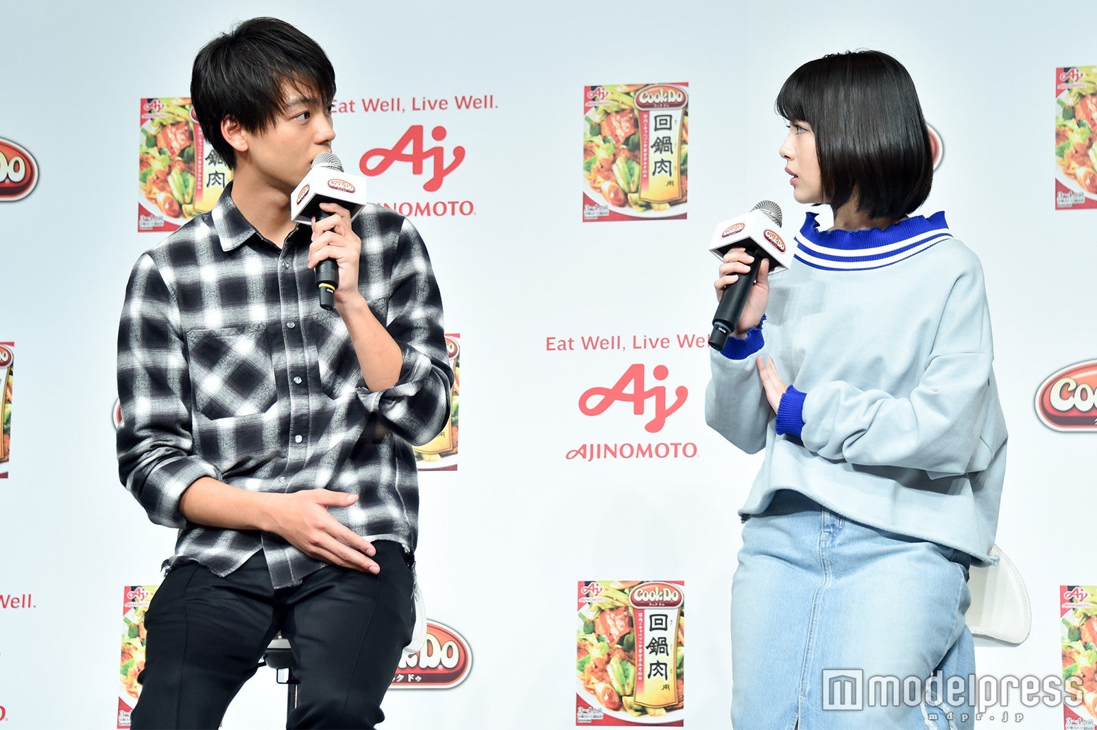 竹内涼真、浜辺美波 （C）モデルプレス