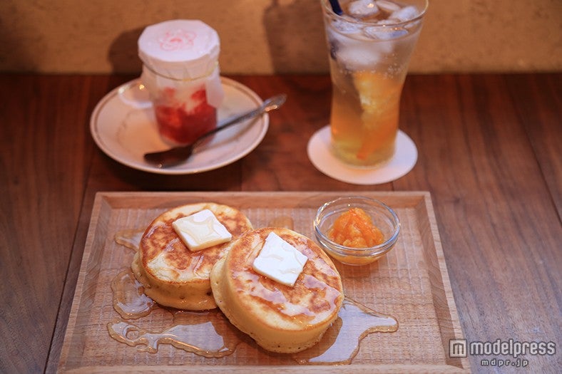 「デザインラボラトリー蒼」内「cafe kamomeya」の焼き立てホットケーキ510円