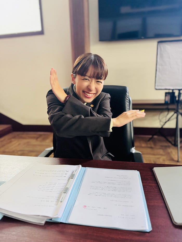 鳴海唯「テミスの不確かな法廷」(提供写真)