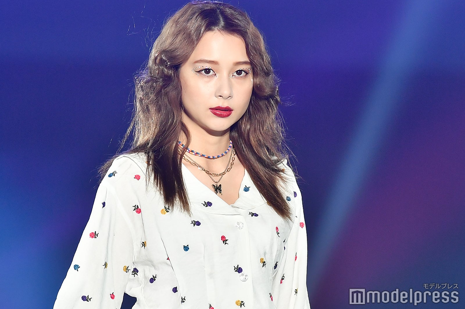 Niki、ショートパンツから美脚のぞかせ色気振りまく＜TGCしずおか2020＞