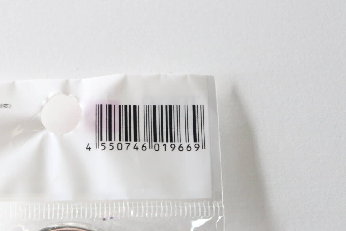 ダイソーマルチフックのパッケージに印字されたバーコードと商品番号