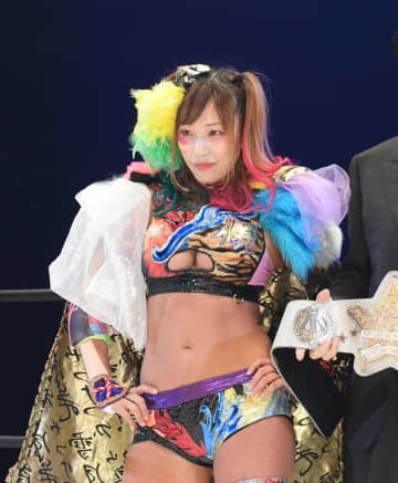 人気美女レスラー「新年会」雰囲気別人のドレス姿が反響 「惚れ直したやろ？」の問いかけにコメント殺到