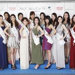 「2012ミス・アース」日本代表ファイナリストに選ばれた15名(上段左から)植草沙織さん、野田萌さん、下地あいのさん、井関唯絵さん、広瀬彩香さん、阿部桃子さん、長嶺花菜さん、篠崎彩音さん、(下段左から)佐藤由季さん、工藤麻美子さん、杉元聖子さん、長谷川望さん、紀真耶さん、大杉麗美さん、浜田咲希さん