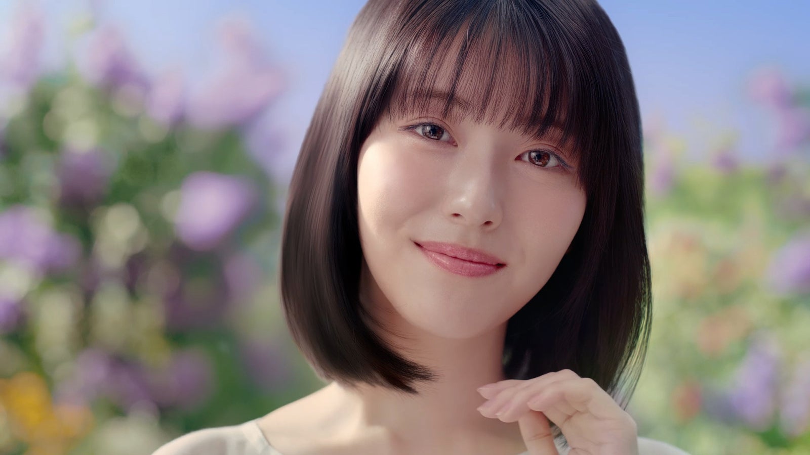 浜辺美波「嬉しくて幸せな気持ちに」最も記憶に残っている誕生日エピソード明かす 白ワンピ姿で新CM出演