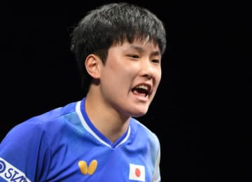 張本智和が快挙の初優勝！卓球年間王者に輝く 決勝でスウェーデン選手を4-2で撃破「嬉しい気持ちと信じられない気持ち」
