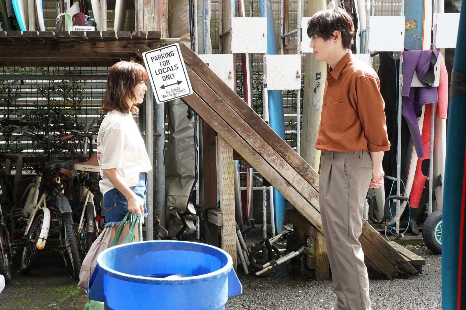 森七菜、間宮祥太朗「真夏のシンデレラ」第1話より（C）フジテレビ