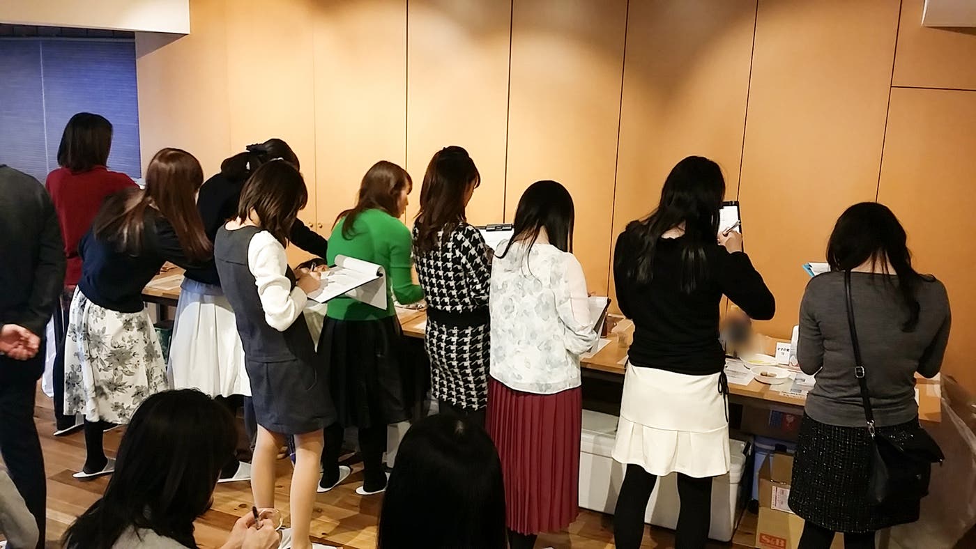 審査会に参加した美食女子たち/画像提供:FOODEX JAPAN 広報事務局