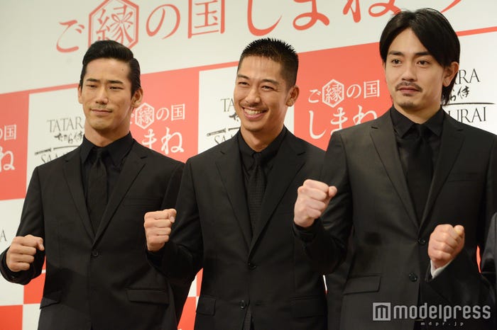 (左から)小林直己、AKIRA、青柳翔(C)モデルプレス