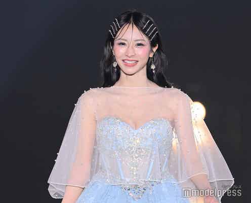 黒髪イメチェン話題・“伝説のキャバ嬢”門りょう、美ボディ&微笑み輝く妖精のような姿<関西コレクション 2023 S/S>