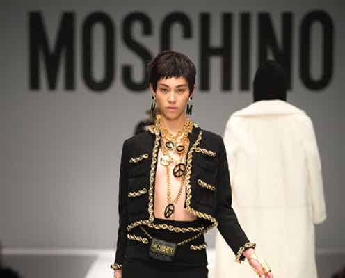 水原希子、ベリーショートで新たな魅力 ミラノコレクションに降臨