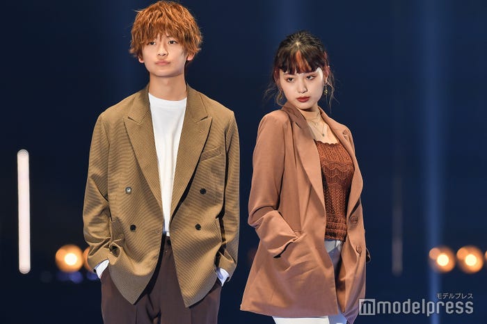 高橋文哉、鶴嶋乃愛(C)モデルプレス