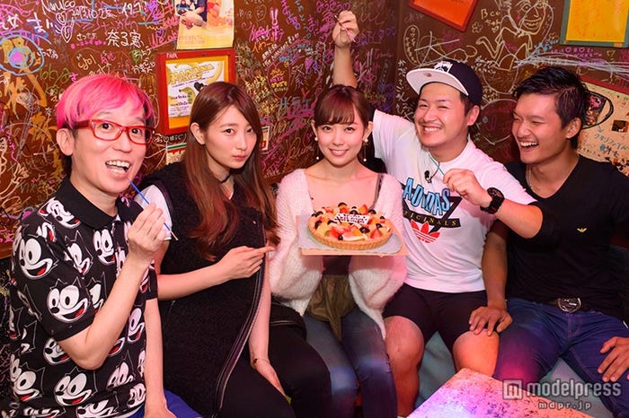 (左から)ビーコママ、岸野里香、渡辺美優紀、一輝くん、はじめちゃん