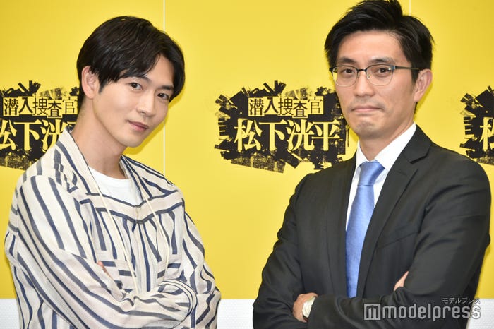 松下洸平、小原一隆プロデューサー(C)モデルプレス