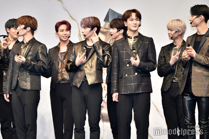 立ち位置を直す川尻蓮 (C)モデルプレス