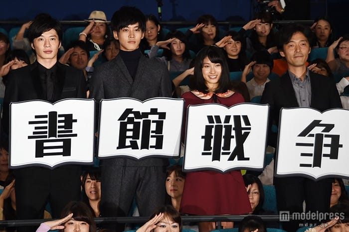 岡田准一 榮倉奈々とのラブシーンは ハードルが高い 図書館戦争 続編に含み モデルプレス 岡田准一 榮倉奈々とのラブシーンは ハードルが高い 図書館戦争 続編に含み モデルプレス